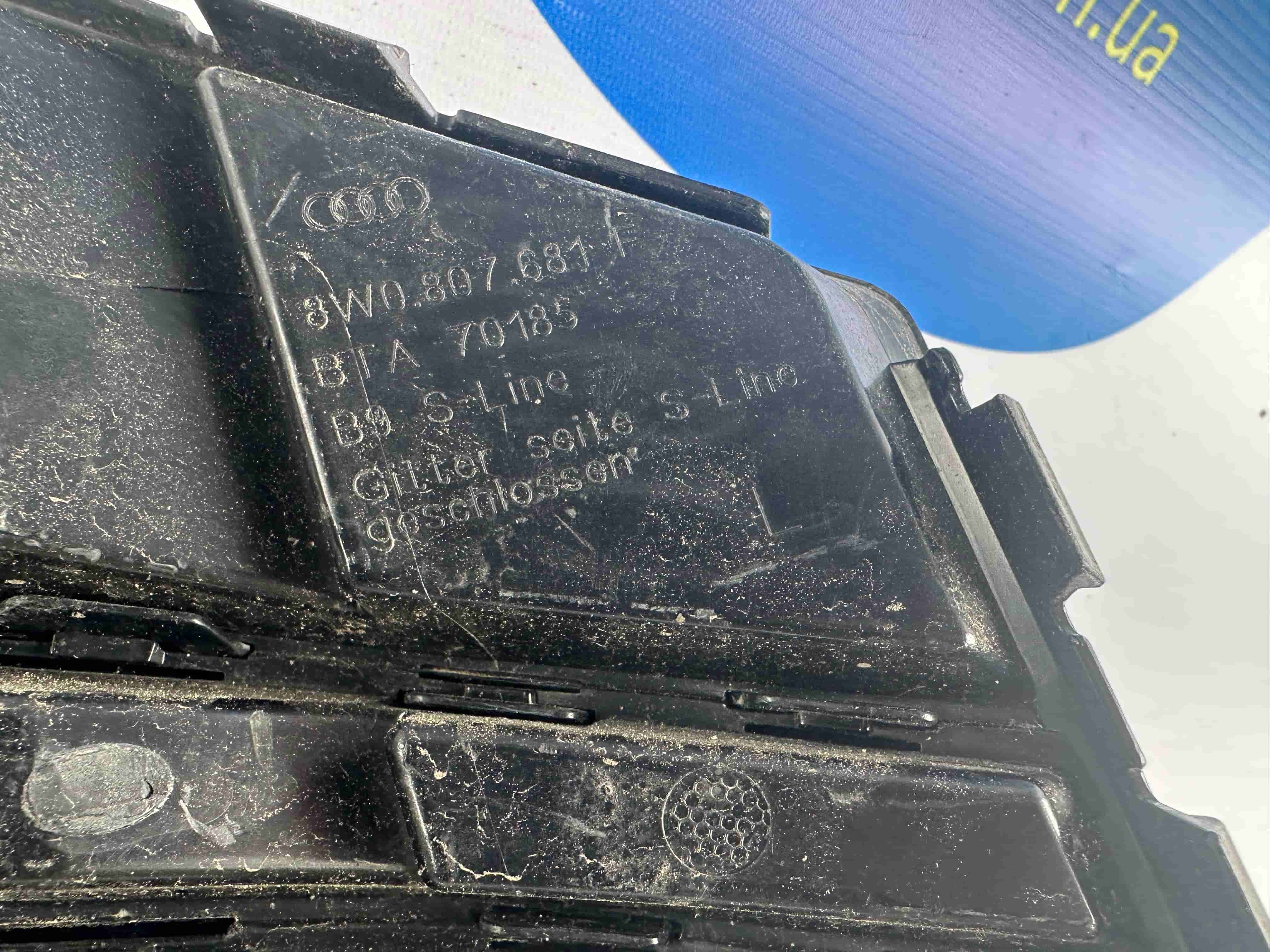Комплект решіток (ліва, права) до бампера Audi A4 B9 S-LINE 8W0807681 8W0807682 фото 5