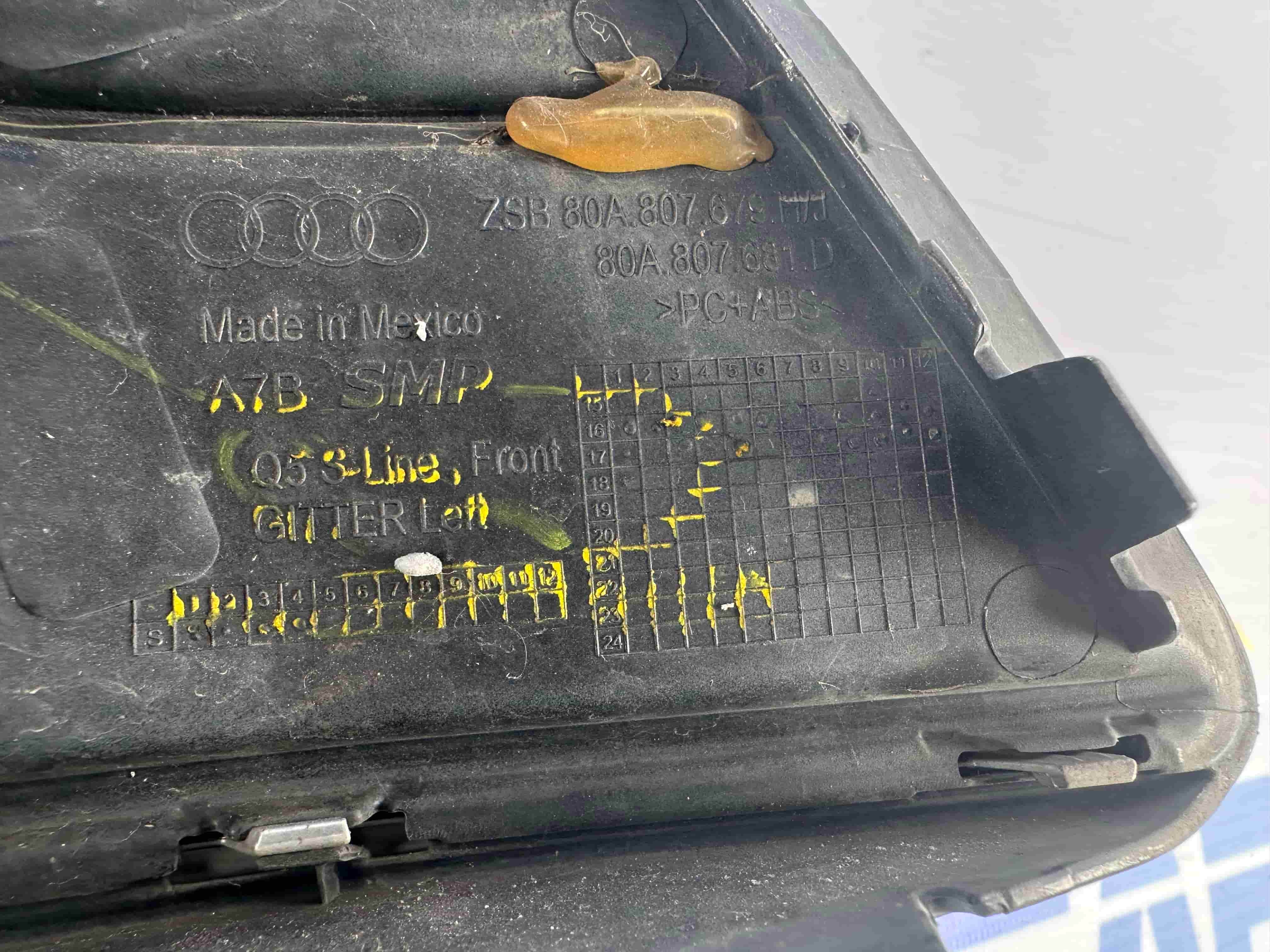 Комплект решіток (ліва, права) до бампера Audi Q5 8A 80A807681 фото 4