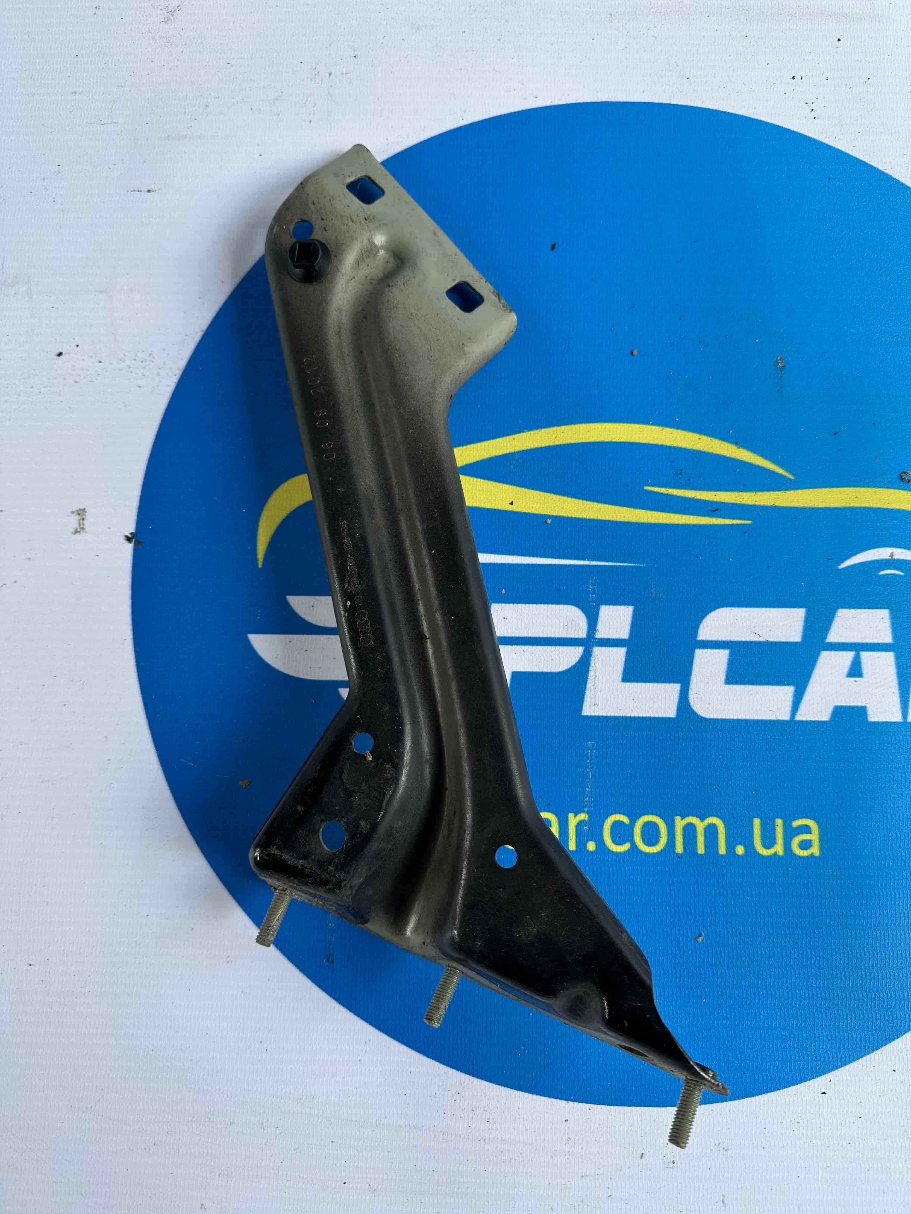AUDI Q5 8R 8R0821135 Кронштейн переднього лівого крила артикул 10457635