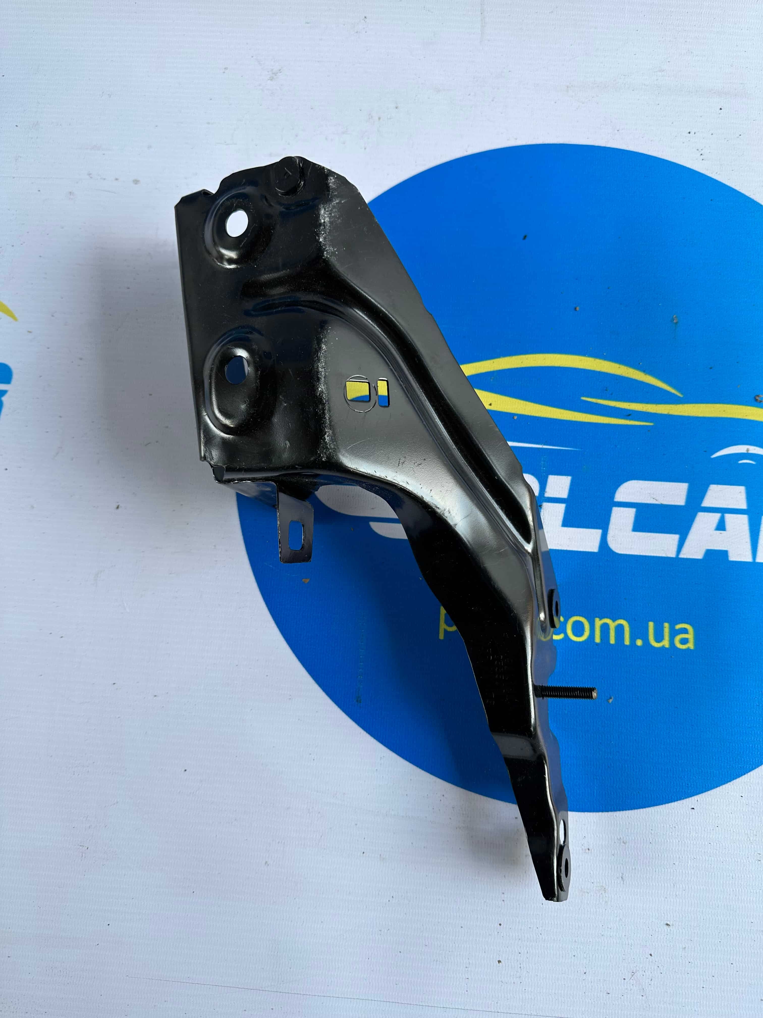 AUDI Q5 8А 80A821136A Кронштейн переднього правого крила лот 10457636