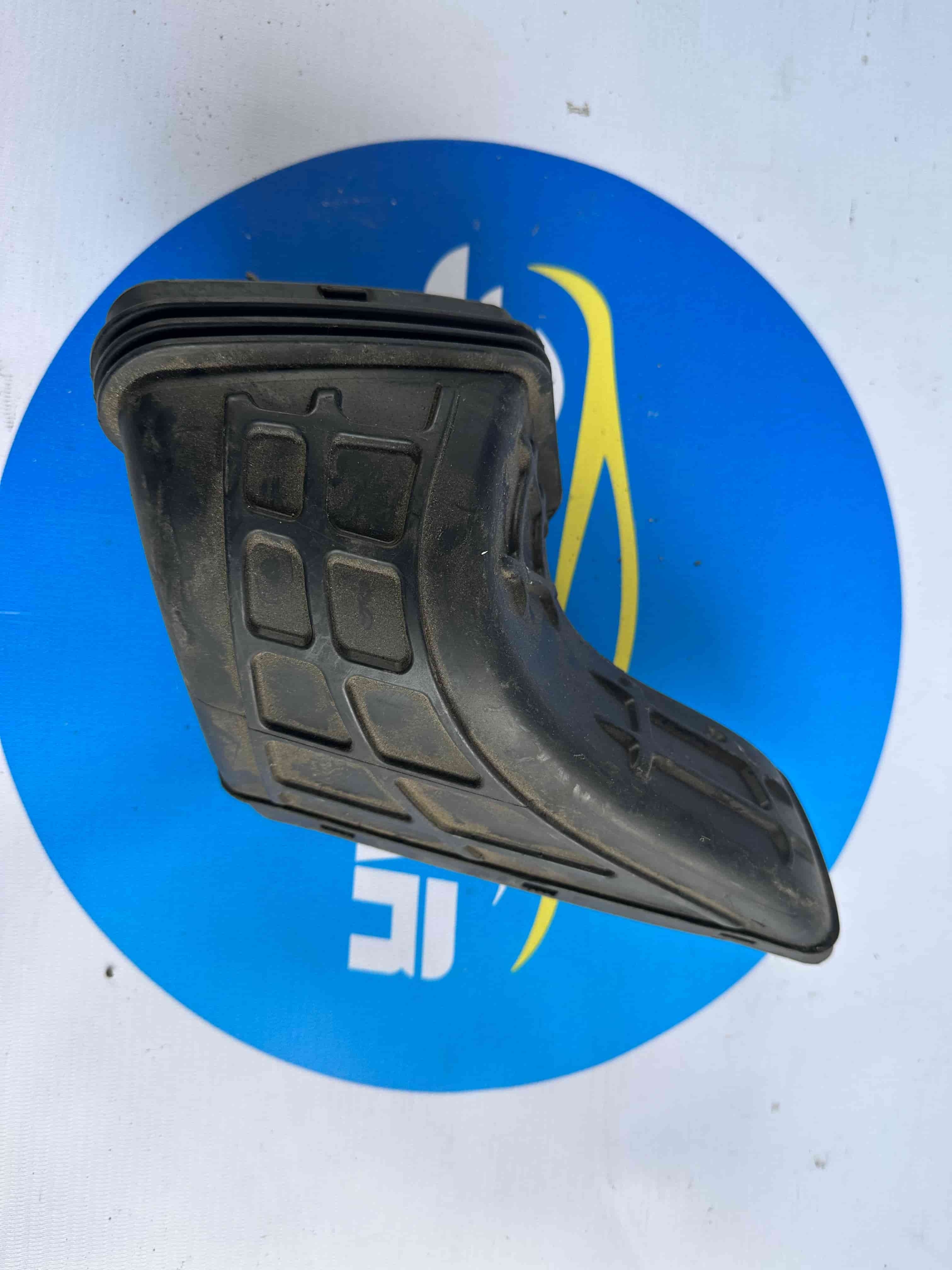 В наявності - Повітропровід VAG 8R0129739A Q5