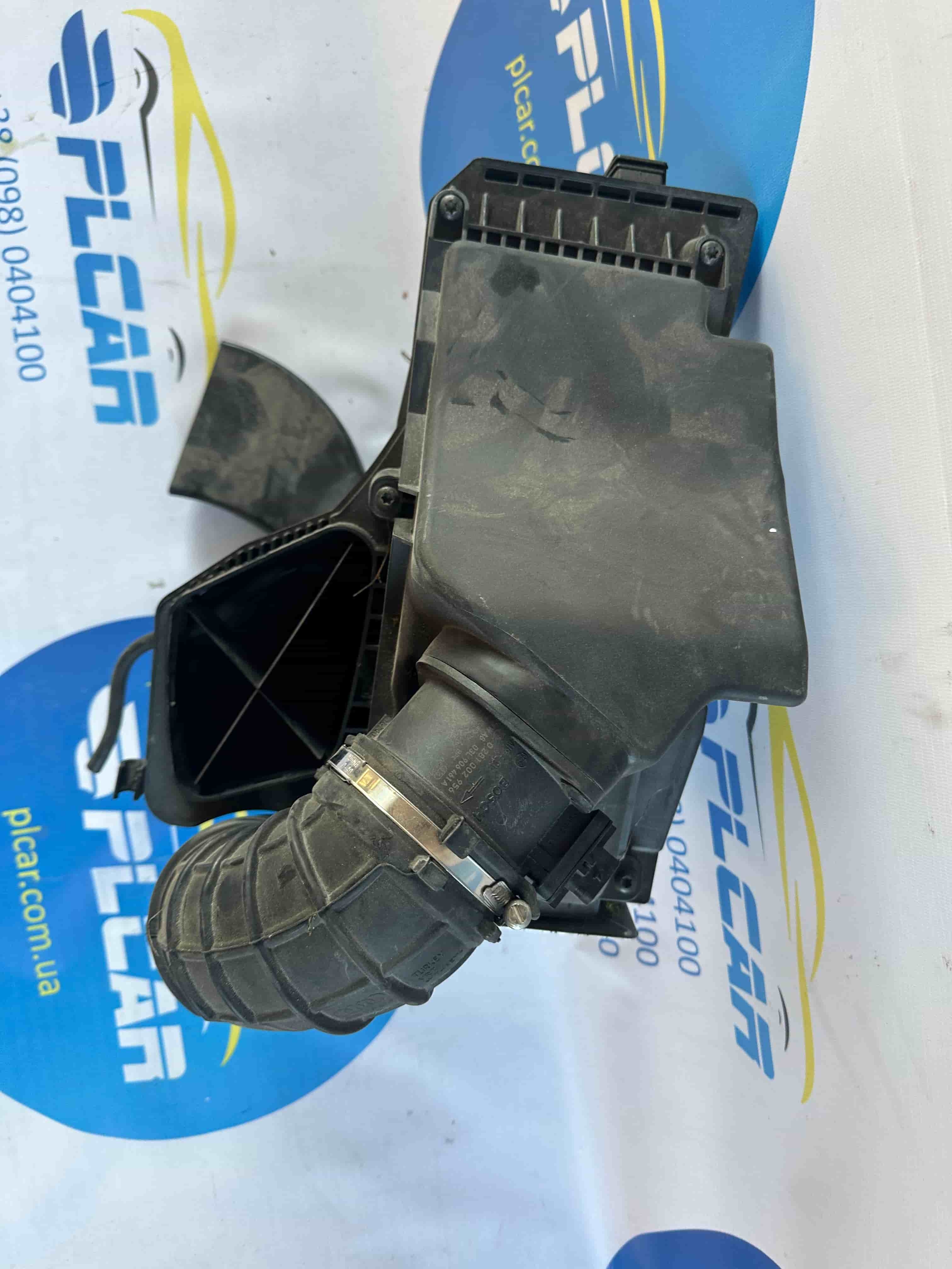 В наявності 8K0133837BF Корпус повітряного фільтра AUDI A4 B8 A5 8T