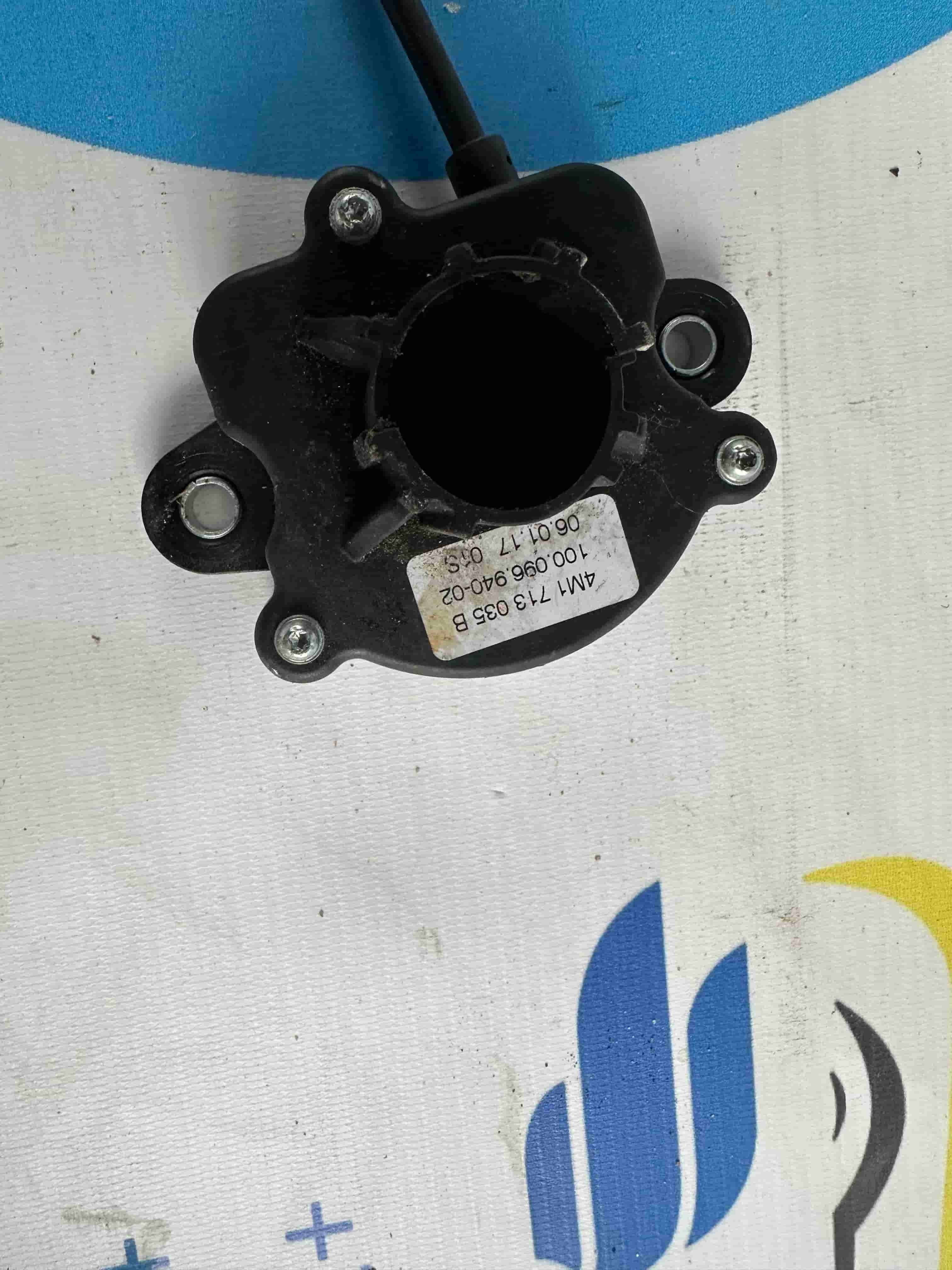4M1713035C Трос аварийного разблокирования q7 q8 фотография 1