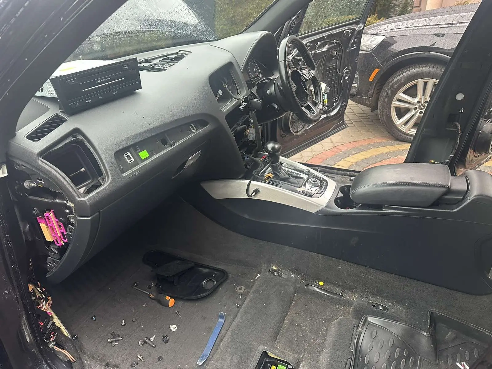 Сейчас в разборе Audi Q5 8R 2.0 D 130 Kw Anglik/Англия фотография 5
