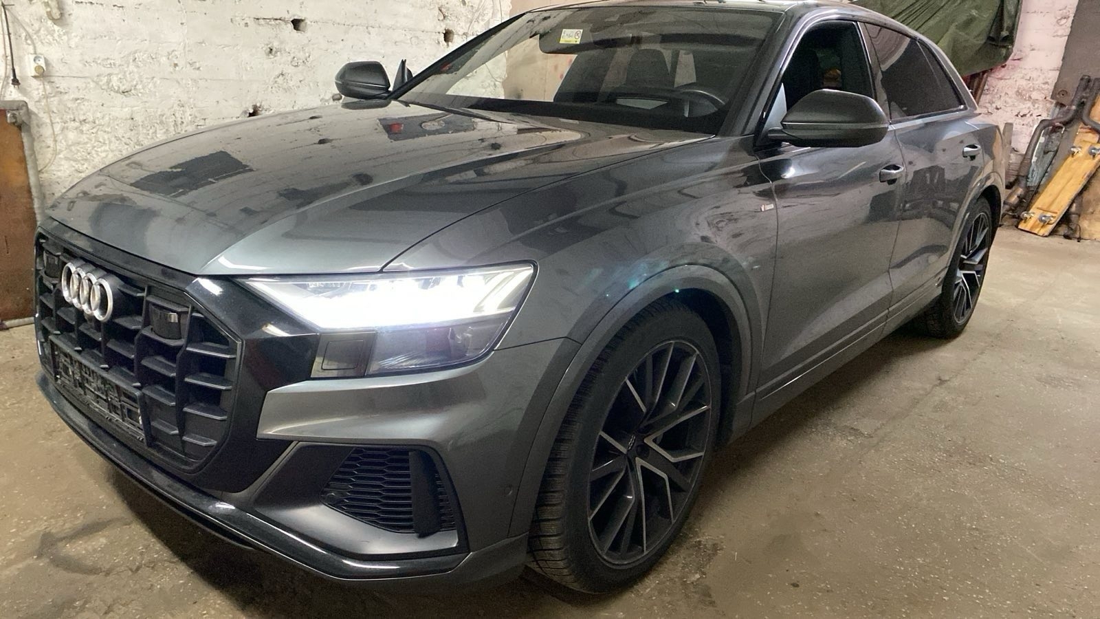 Разборка Audi Q8 4m8 lift s-line 21 год 3.0tdi европа цвет lz7s проекция на лобовое фотография 3