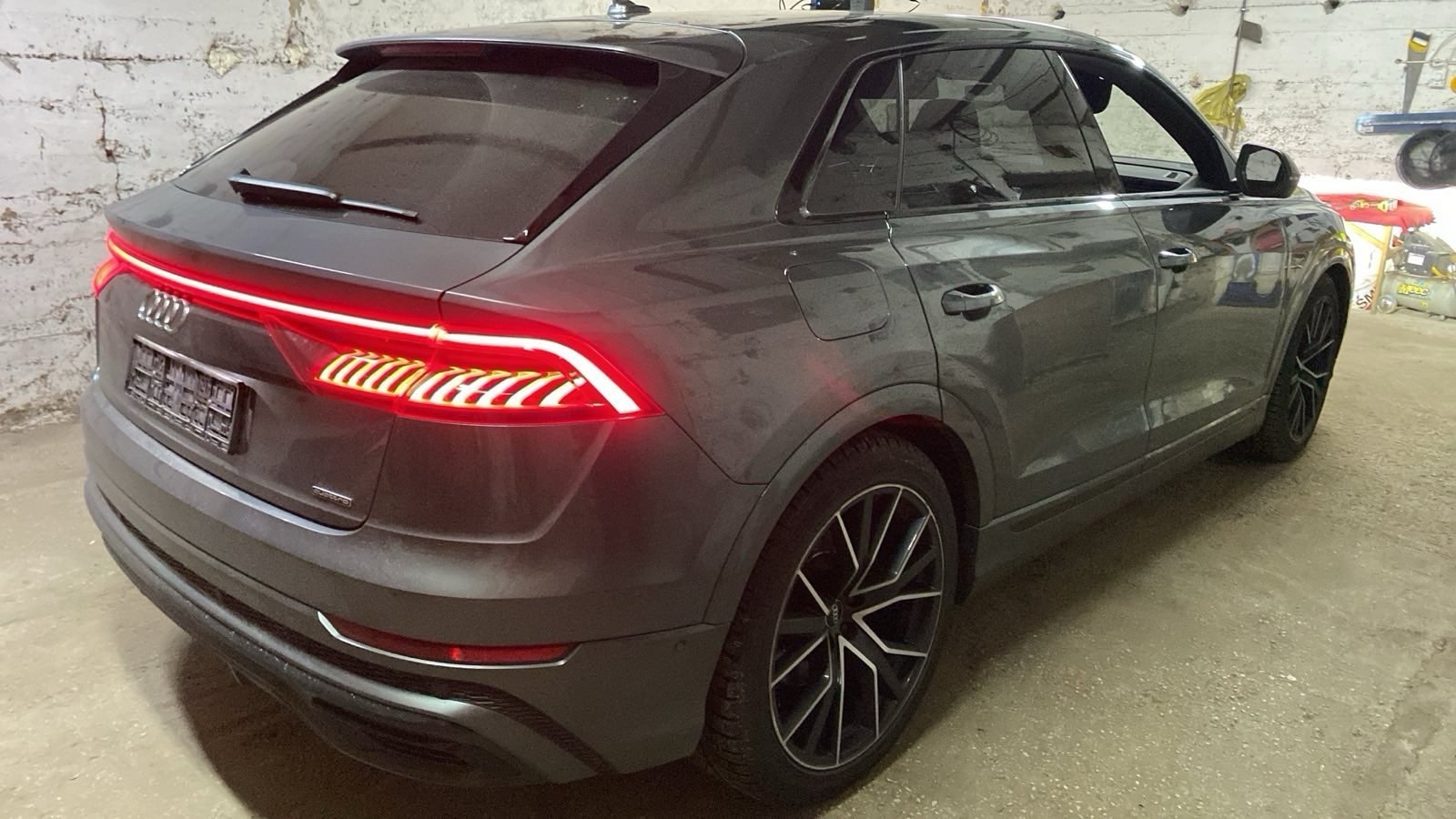 Разборка Audi Q8 4m8 lift s-line 21 год 3.0tdi европа цвет lz7s проекция на лобовое фотография 4
